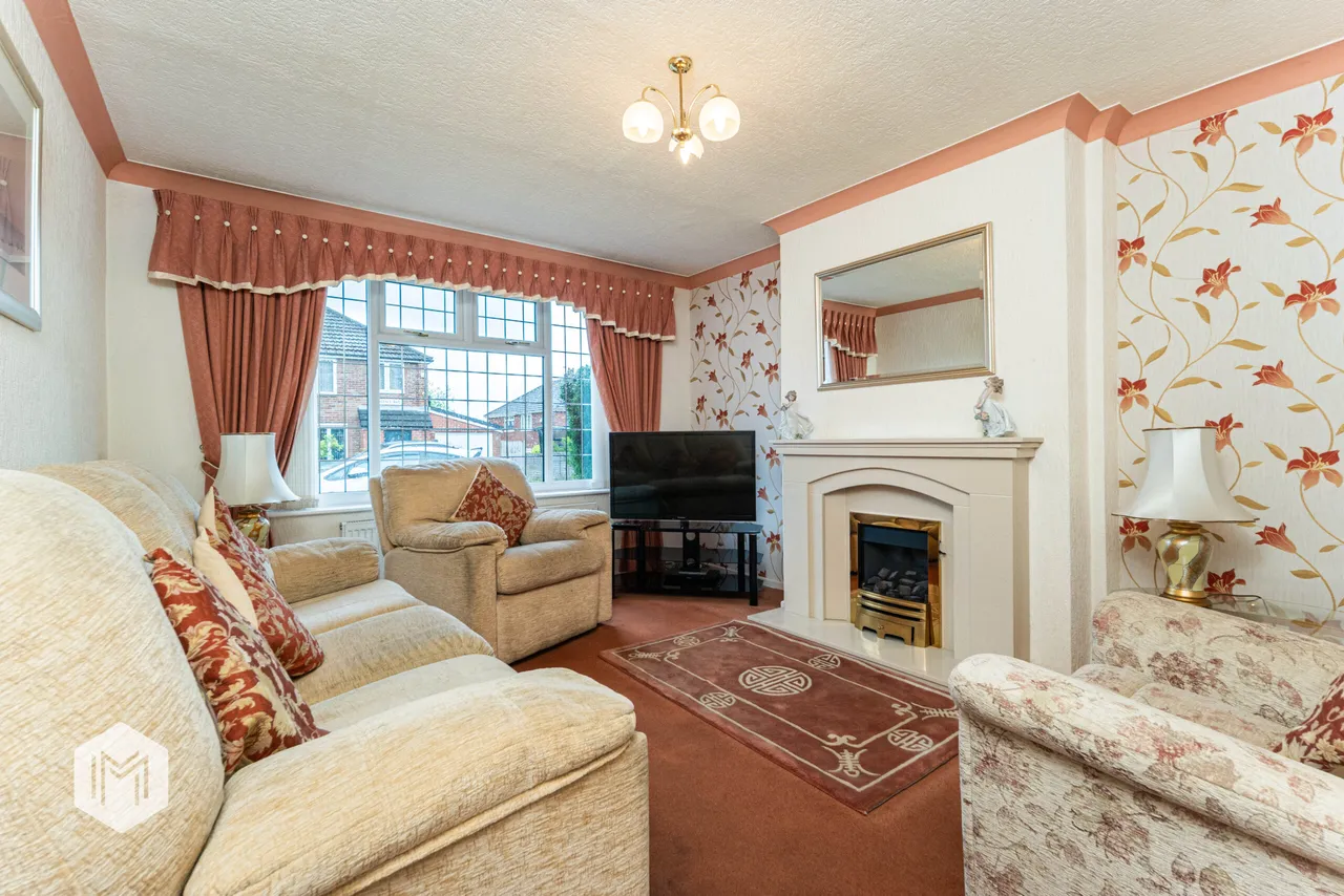 Queens Avenue, Bromley Cross, Bolton, BL7 9BJ, photo 2