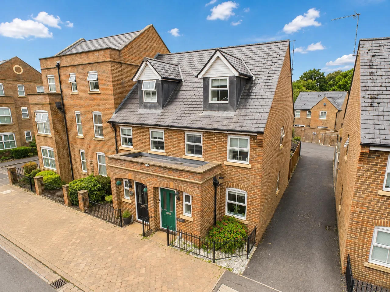 3 bed house for sale — Watson Way, Stansted, CM24 8GN
