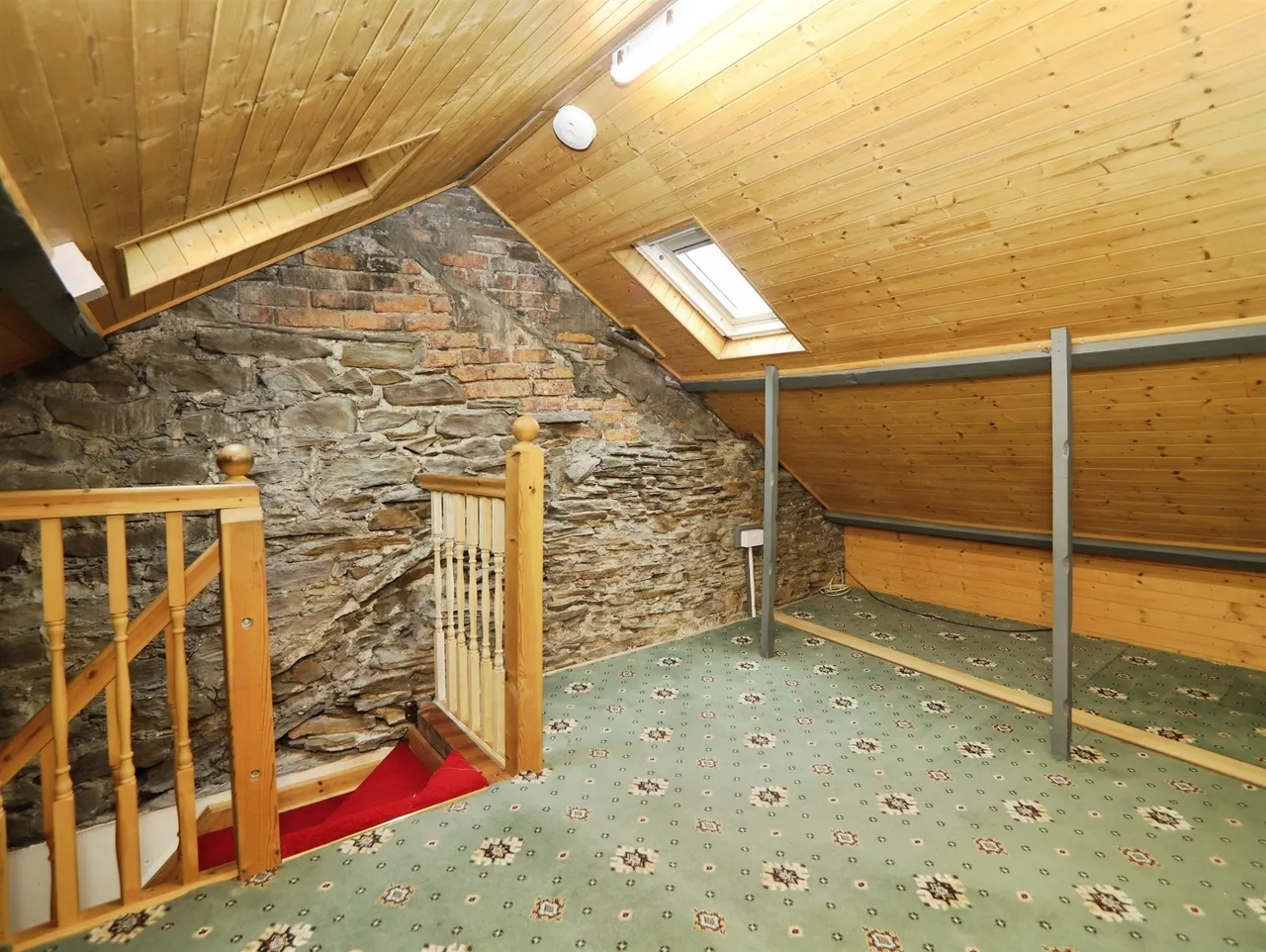 Main Road, Pontypridd, CF38, photo 13