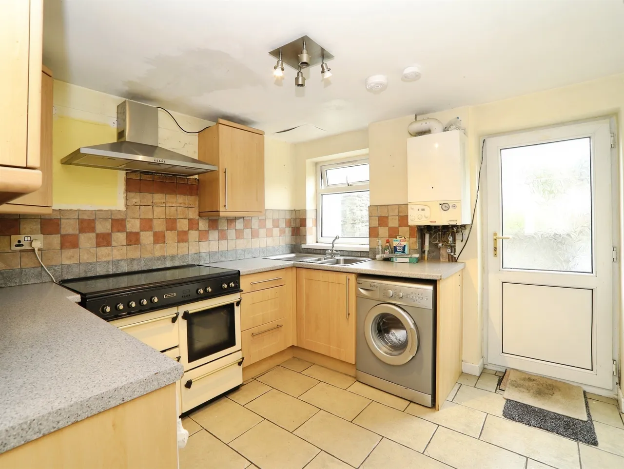 Main Road, Pontypridd, CF38, photo 18