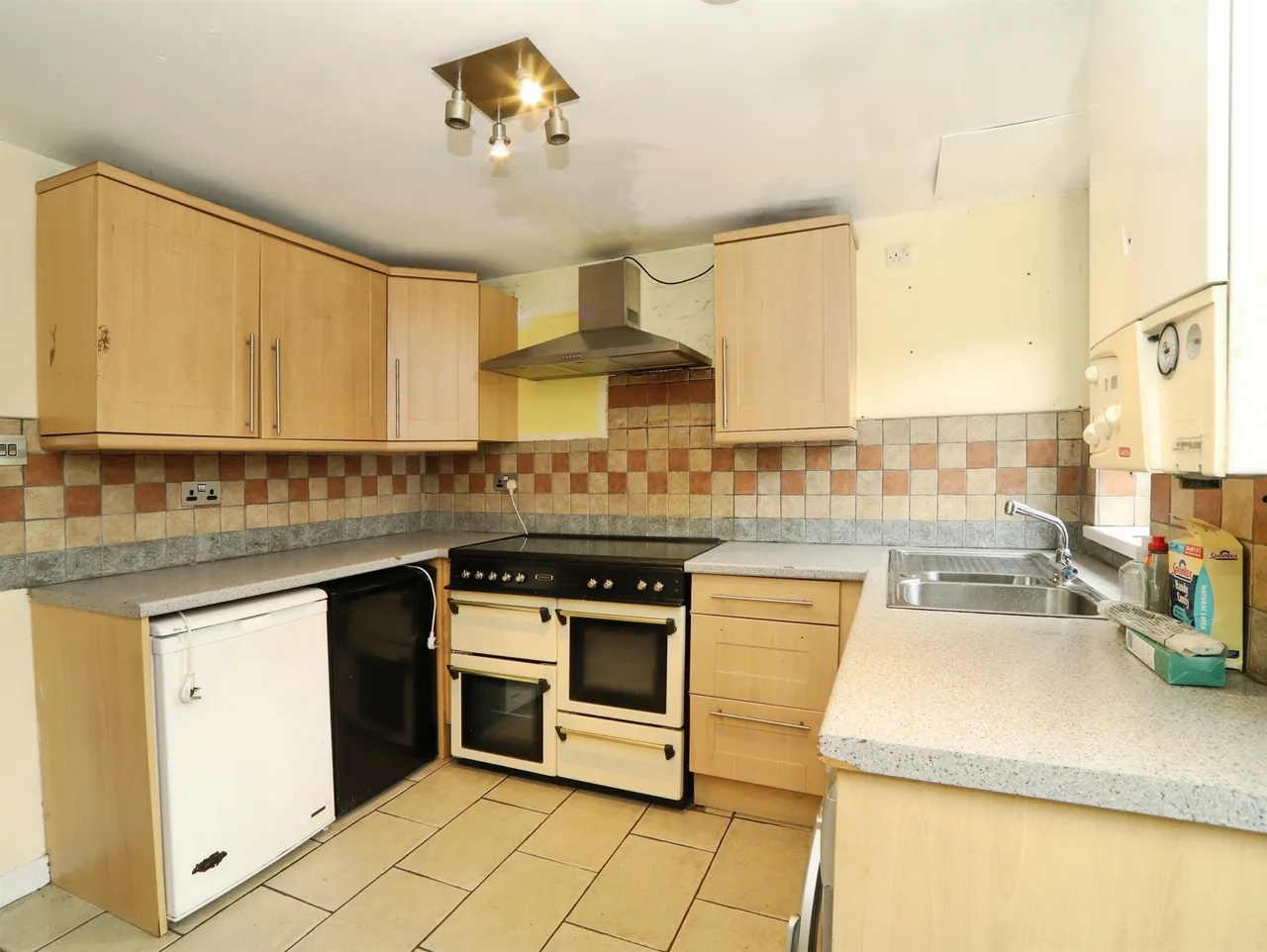 Main Road, Pontypridd, CF38, photo 5