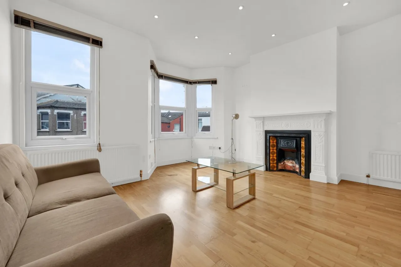 Chapter Road, London, NW2, photo 2