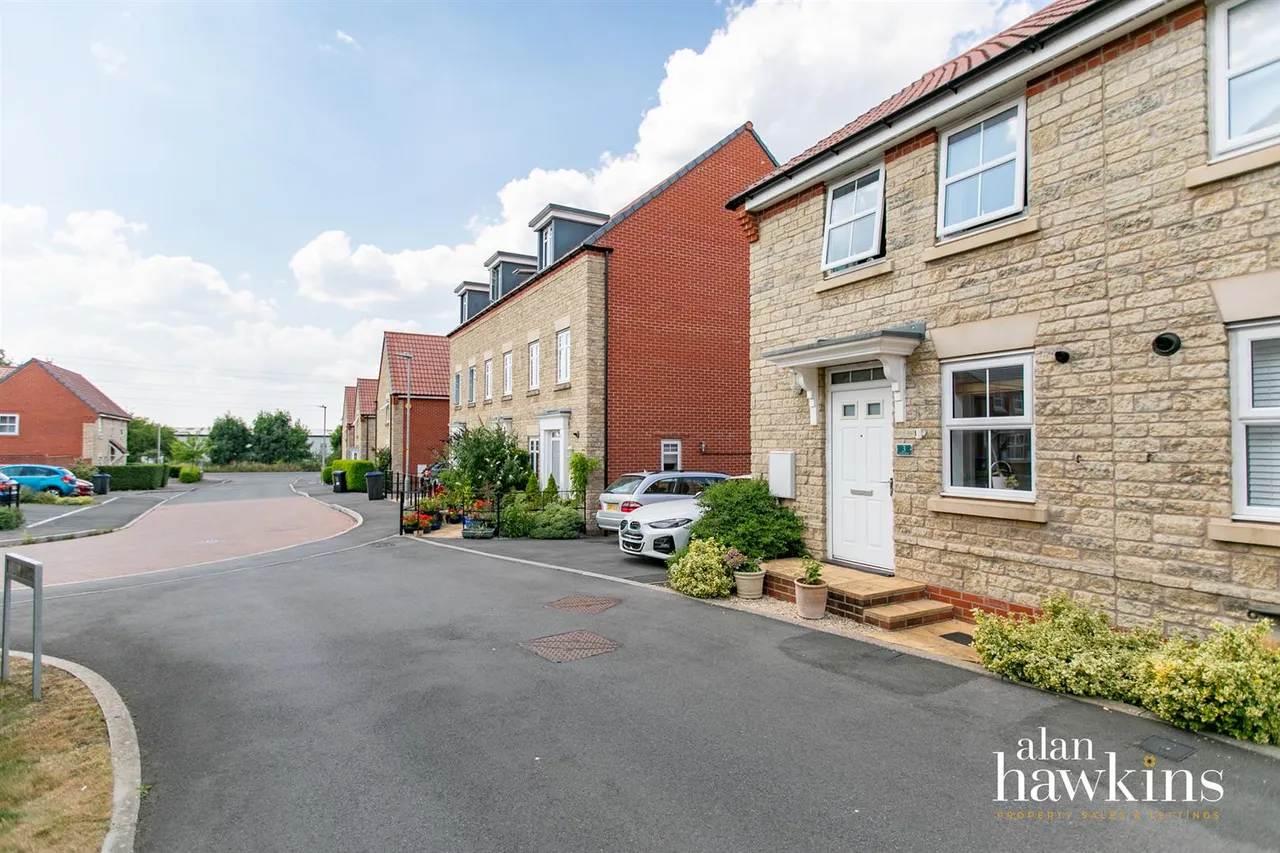 2 bed house for sale, Dew Way, Calne, SN11