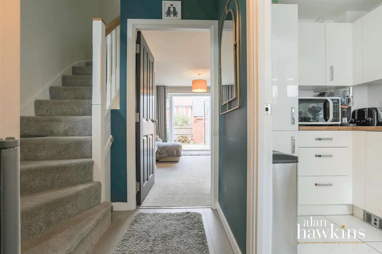 Dew Way, Calne, SN11, photo 3