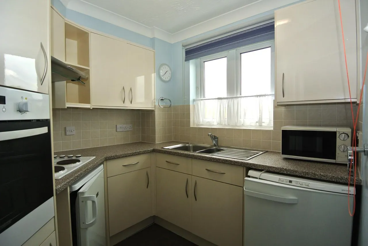 Perrin Court, Parkland Grove, Ashford, London, TW15 2GA, photo 2