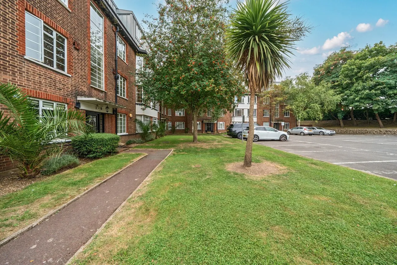 Manor Gardens, Acton, London, W3, photo 6