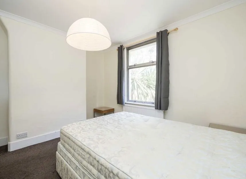 Ealing Road, Brentford, TW8, photo 6