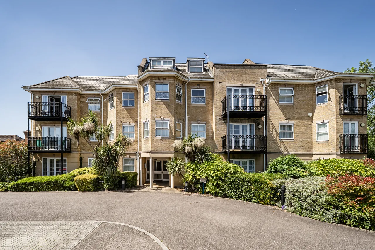 2 bed property for sale — Pinner Road, Northwood, HA6