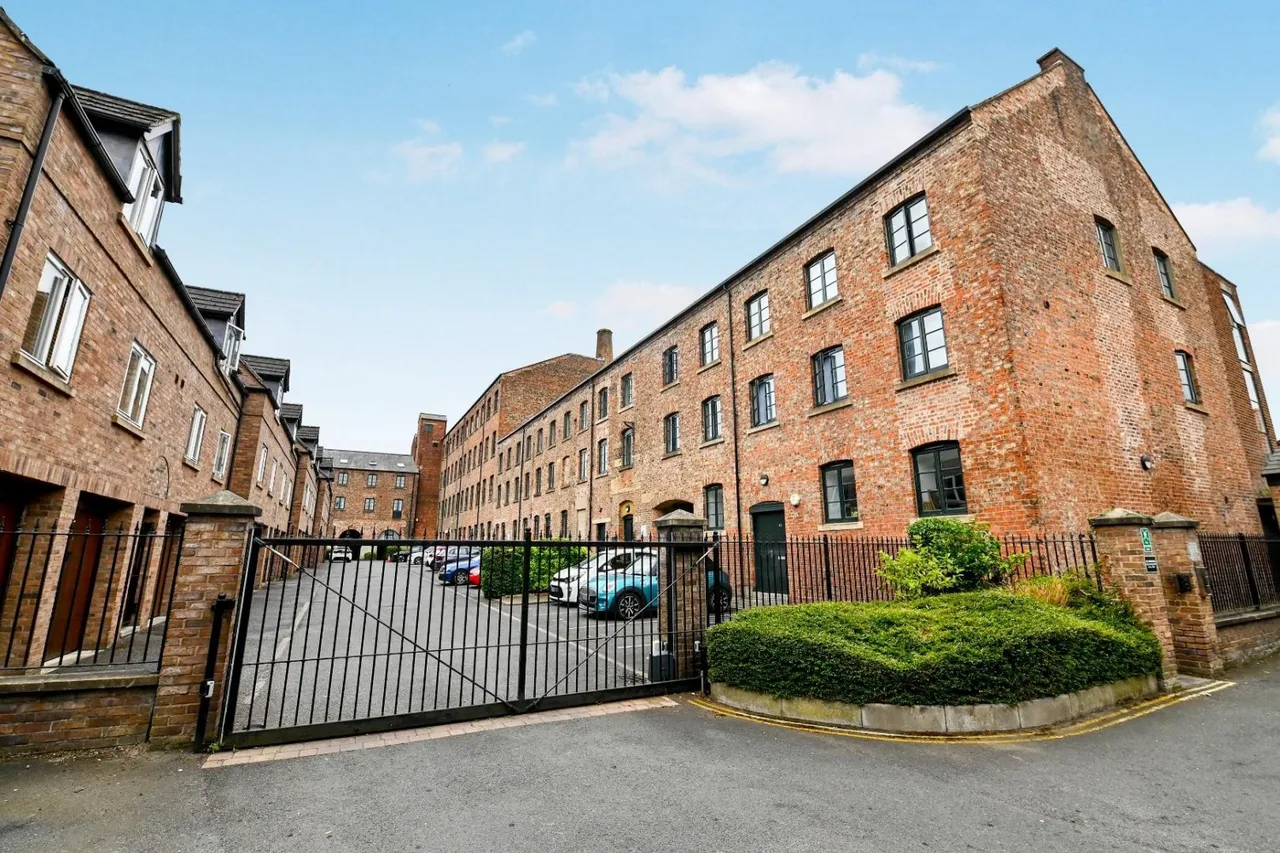 2 bed flat for sale — The Tannery, Lawrence Street, York