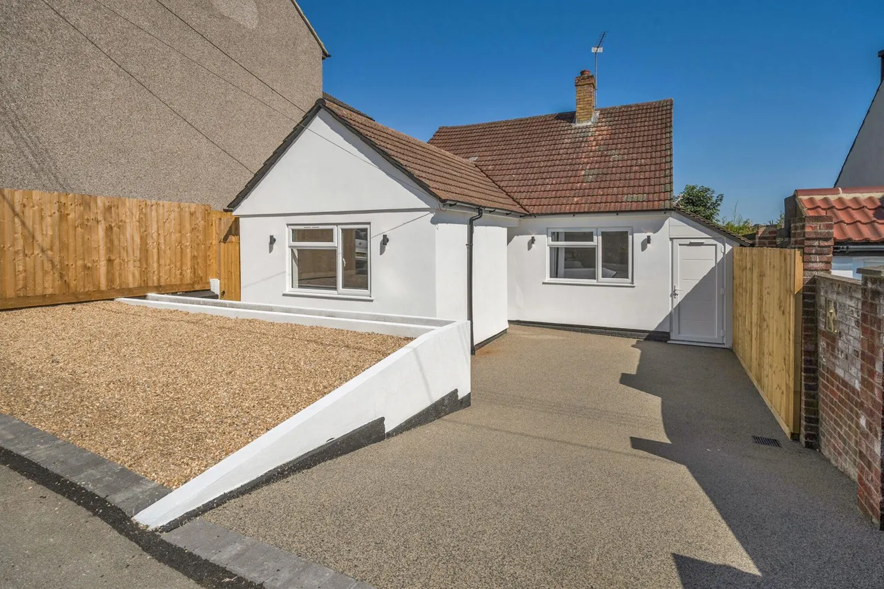 4 bed house for sale — Plantation Road, Swanley, BR8