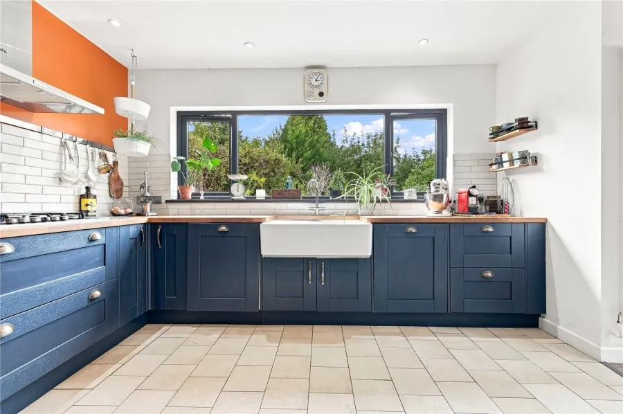 with 4 bedrooms in Saffron Walden, CB11, photo 4
