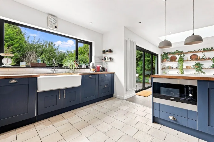 with 4 bedrooms in Saffron Walden, CB11, photo 5