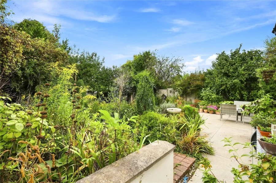 with 4 bedrooms in Saffron Walden, CB11, photo 16