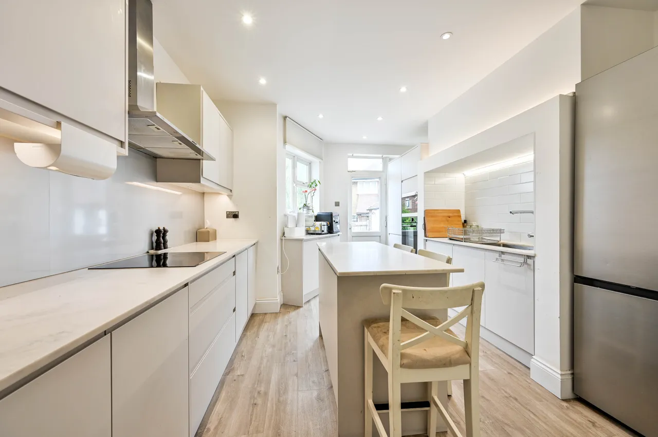 8 Savile Close, New Malden, photo 8