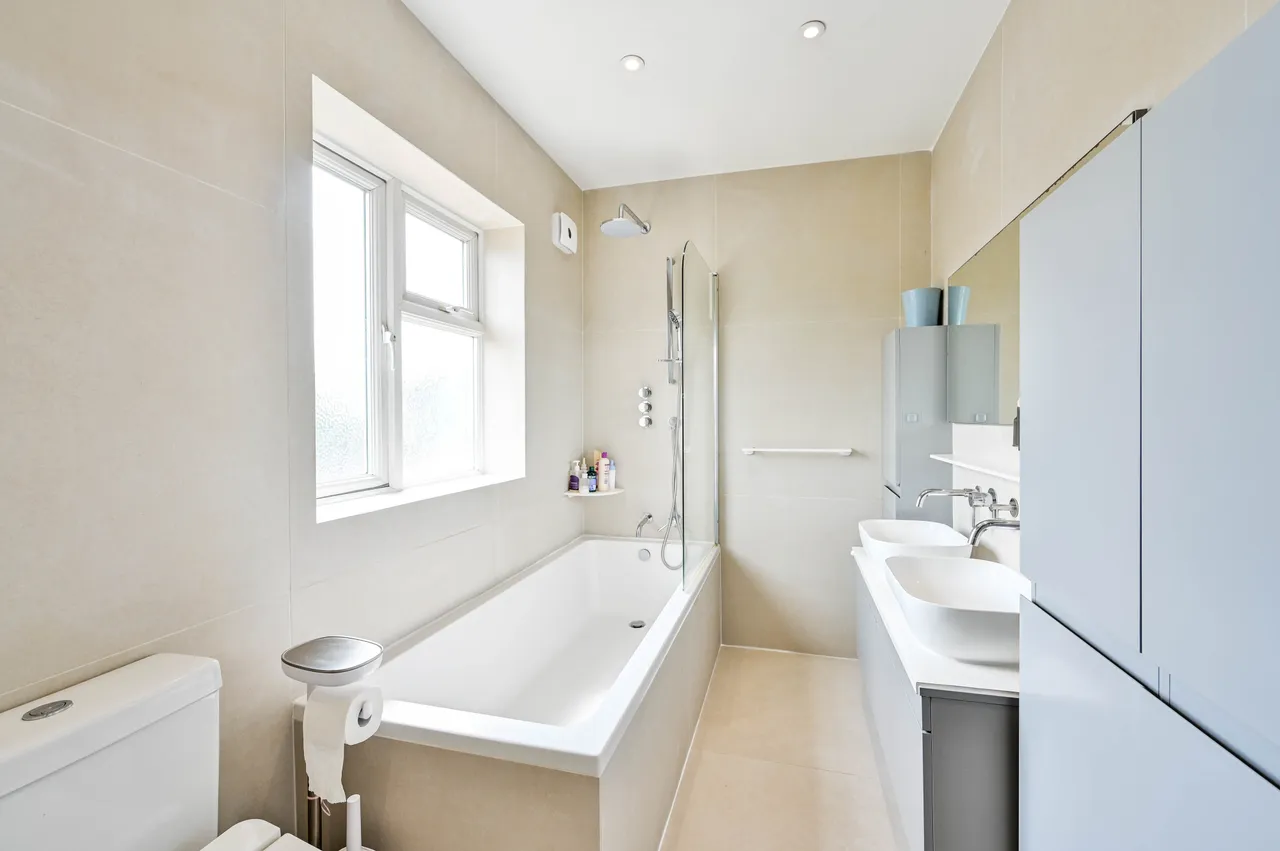 8 Savile Close, New Malden, photo 4