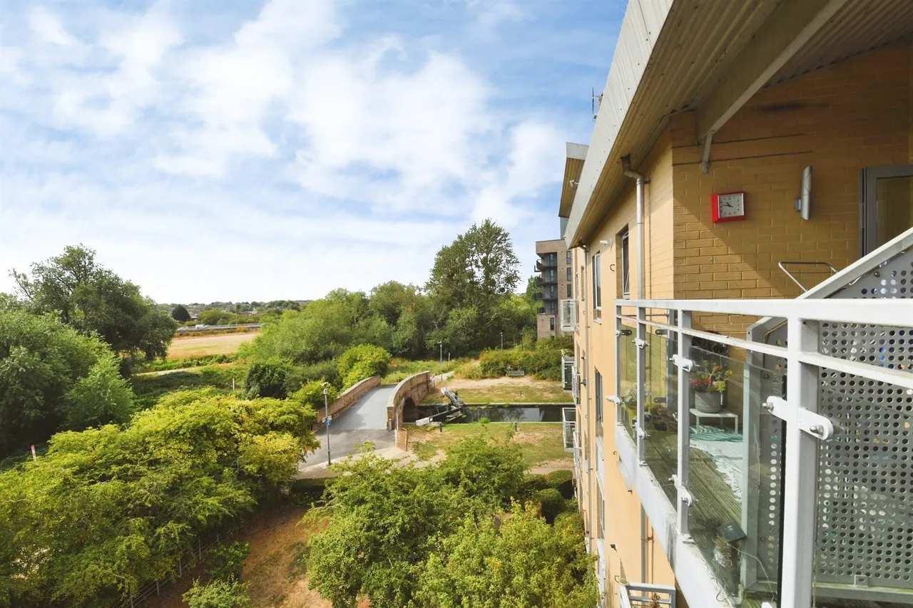 2 bed flat for sale — Lockside Marina, Chelmsford