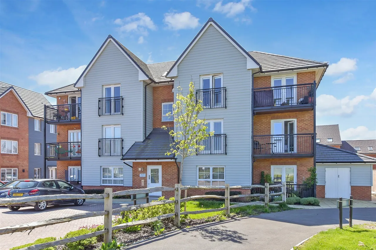 Maycock Place, Hythe, CT21, photo 2