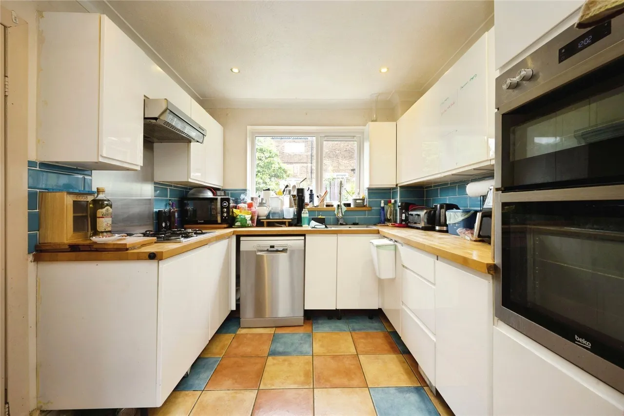 Butterworth Path, Luton, Bedfordshire, LU2, photo 6