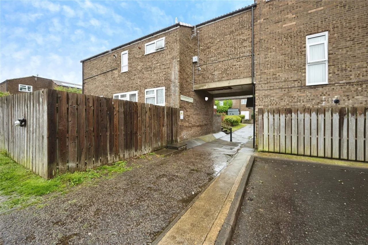 Butterworth Path, Luton, Bedfordshire, LU2, photo 16