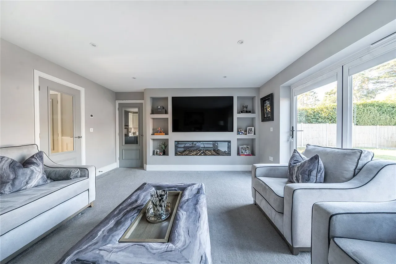Heather Ridge Close, Ashley Heath, Ringwood, Dorset, BH24 2NL, photo 4