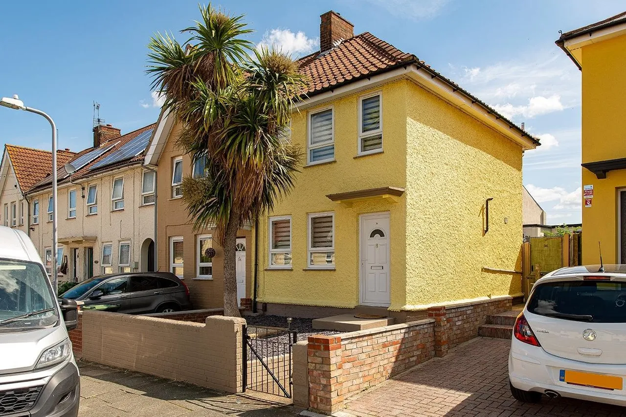 Dickens Road, Gravesend, Kent DA12 2JY, photo 11