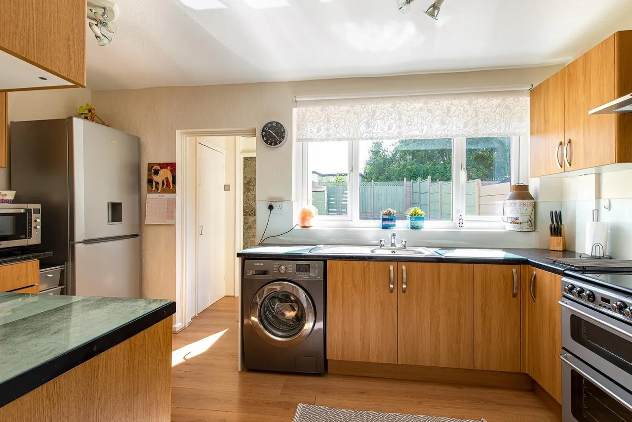 Dickens Road, Gravesend, Kent DA12 2JY, photo 5