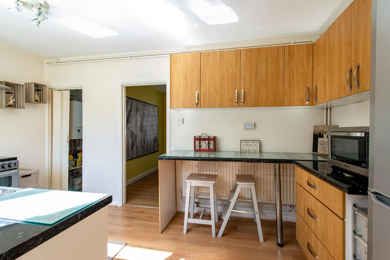 Dickens Road, Gravesend, Kent DA12 2JY, photo 4
