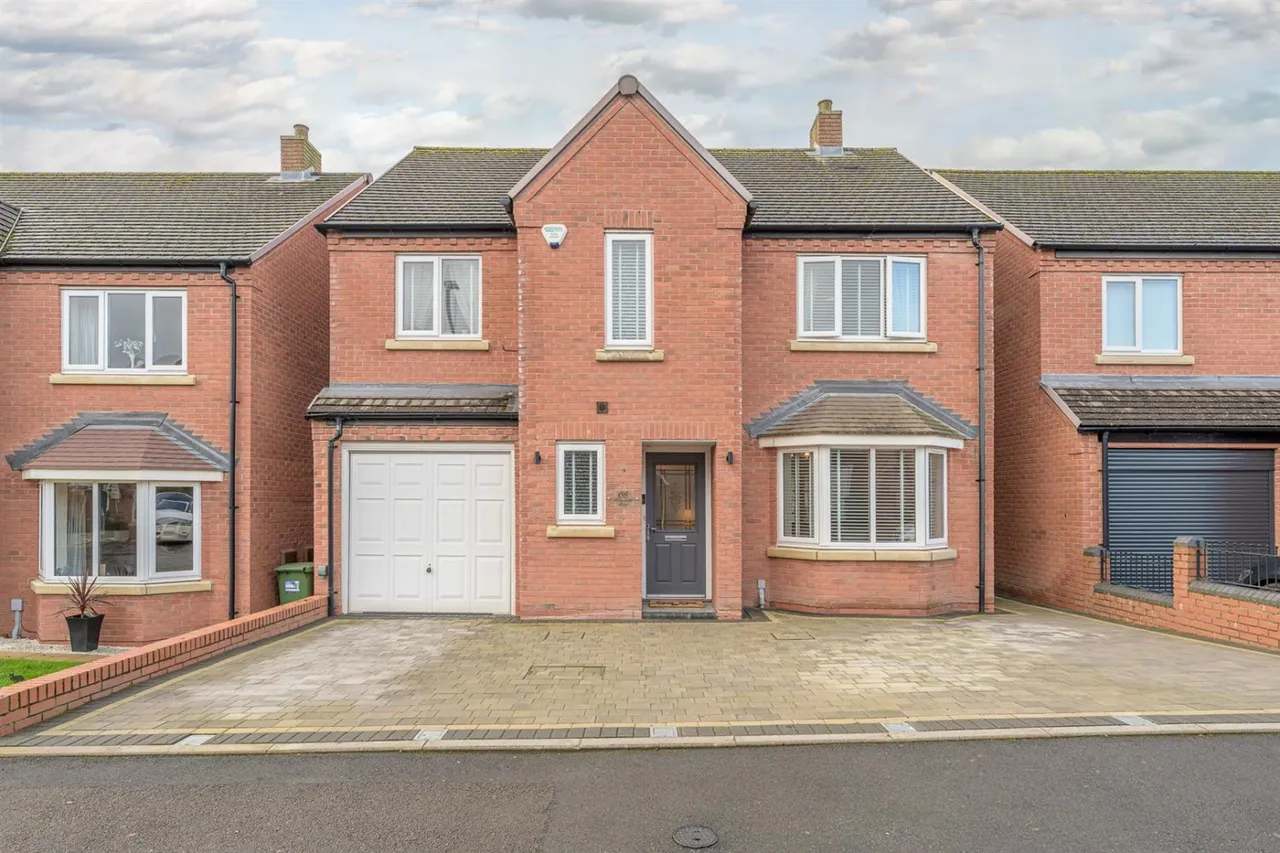 4 bed house for sale — Kirkpatrick Drive, Wordsley, DY8 5TG