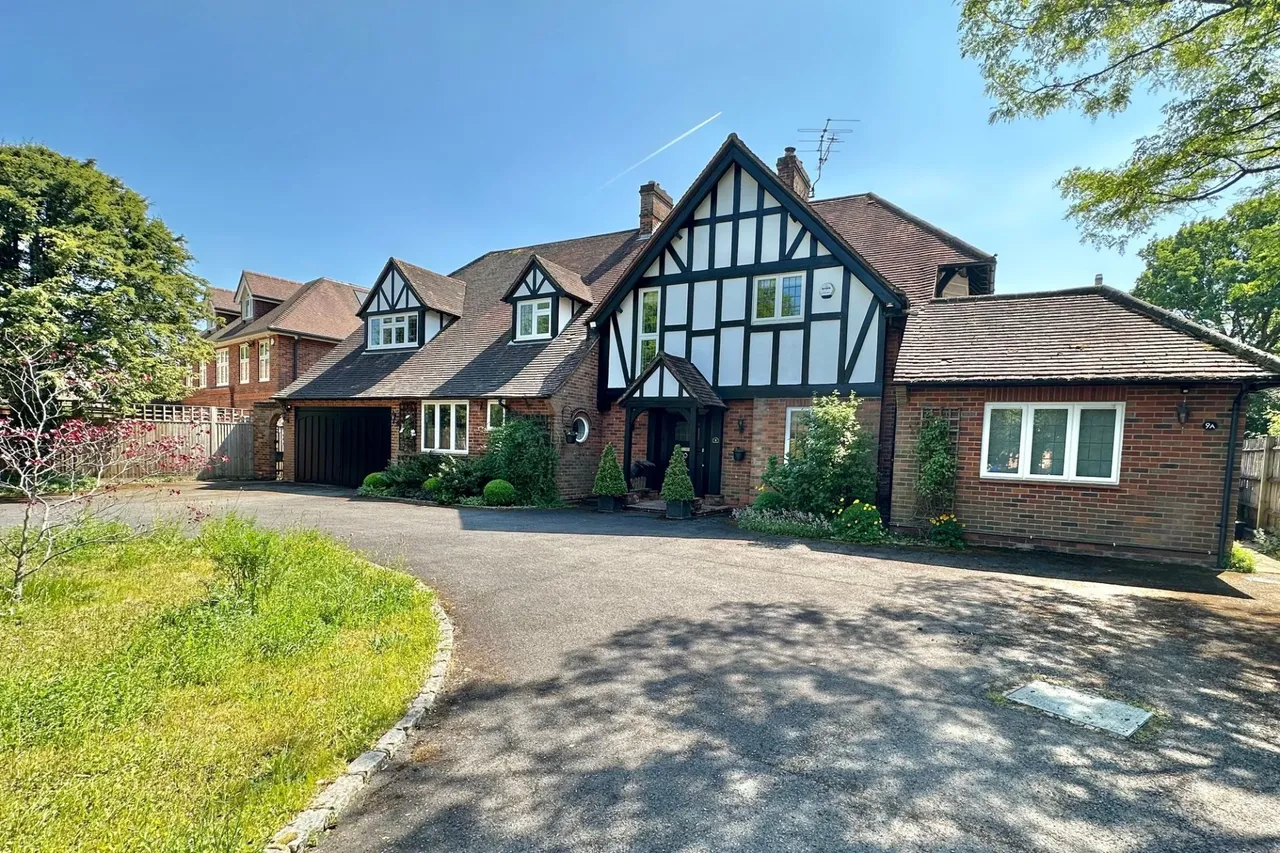 6 bed house for sale — Chiltern Hills Road, Beaconsfield, HP9
