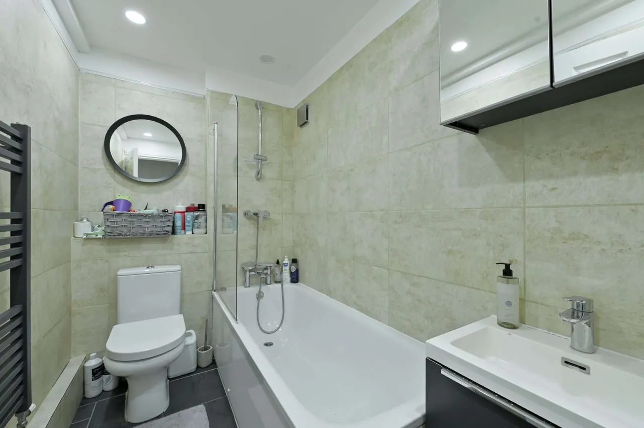 Mountbatten Square, Windsor, Berkshire, SL4 1SX, photo 4