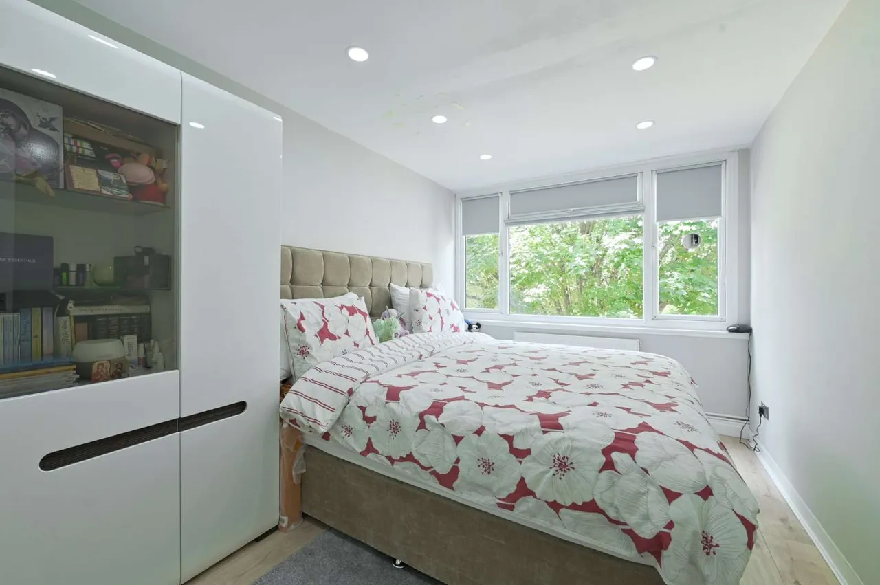 Mountbatten Square, Windsor, Berkshire, SL4 1SX, photo 3