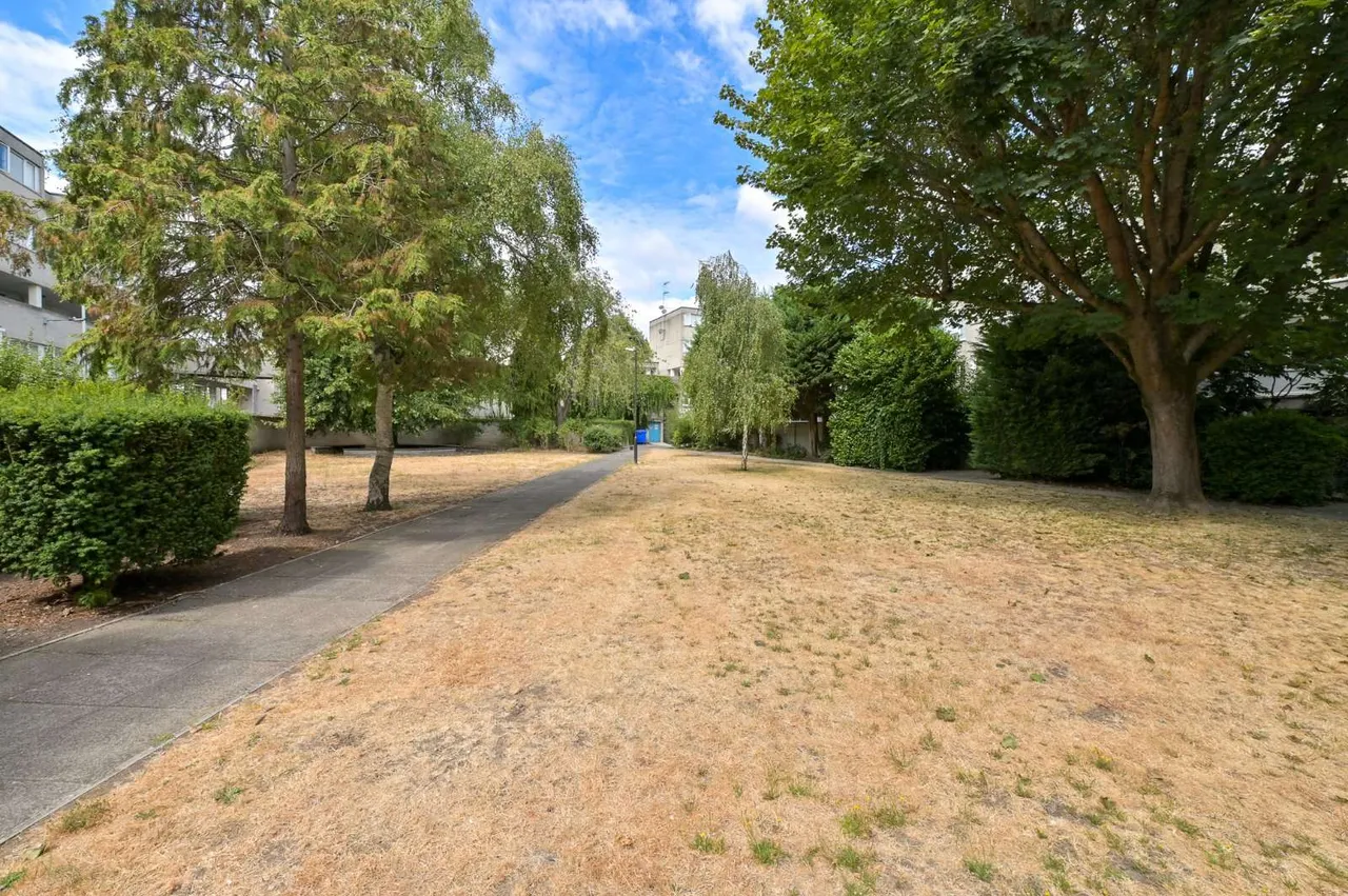 Mountbatten Square, Windsor, Berkshire, SL4 1SX, photo 6