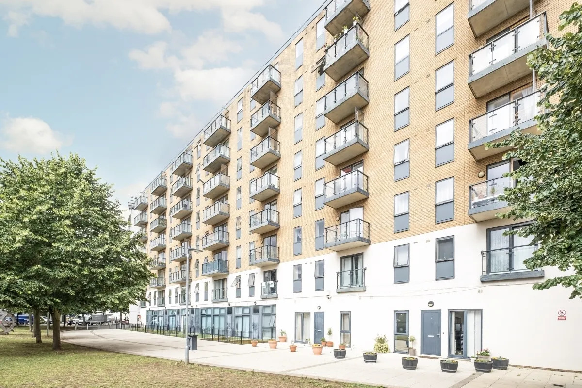 1 bed flat to rent — Durnsford Road London SW19