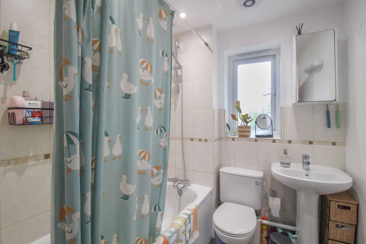 Gondreville Gardens, Church Crookham, Fleet, GU52 6US, photo 8