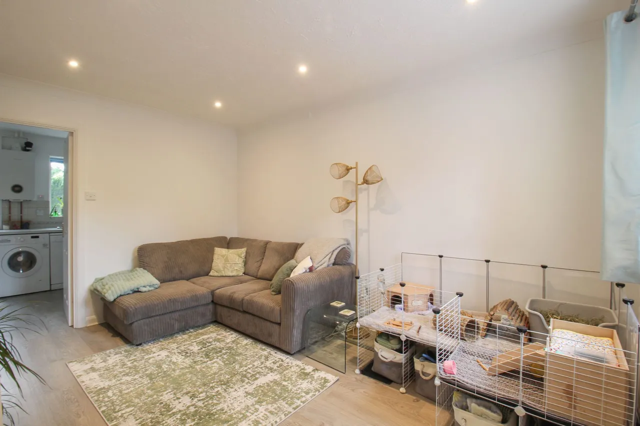 Gondreville Gardens, Church Crookham, Fleet, GU52 6US, photo 2