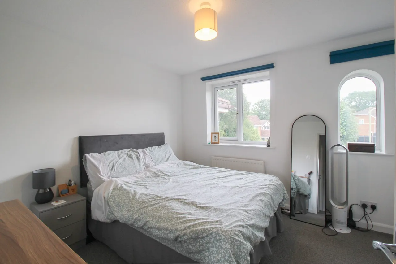 Gondreville Gardens, Church Crookham, Fleet, GU52 6US, photo 5