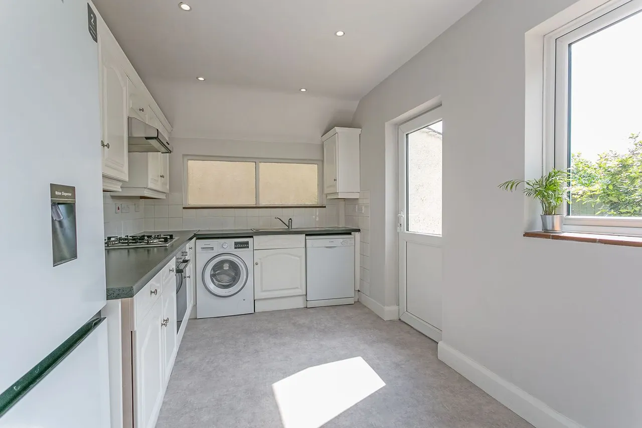 St. Marks Crescent, Maidenhead, Berkshire, photo 7