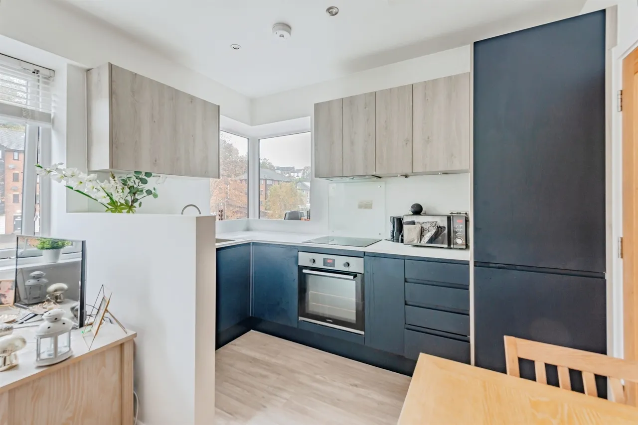 Brighton Road, Redhill, photo 5