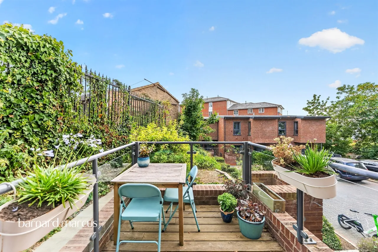 Broadash Close, London, photo 7