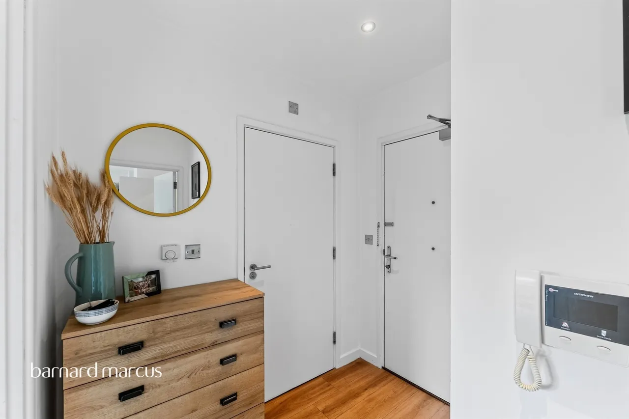 Broadash Close, London, photo 8