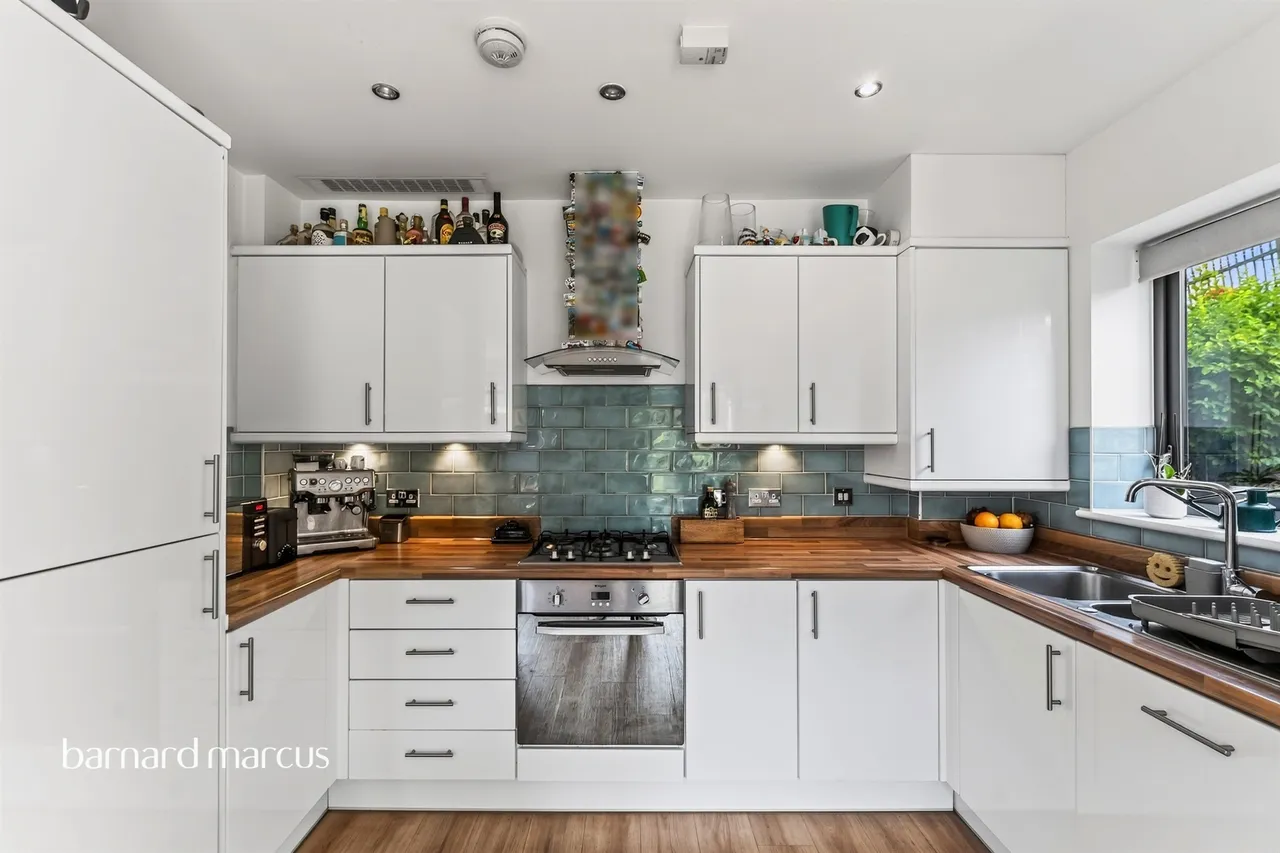 Broadash Close, London, photo 4