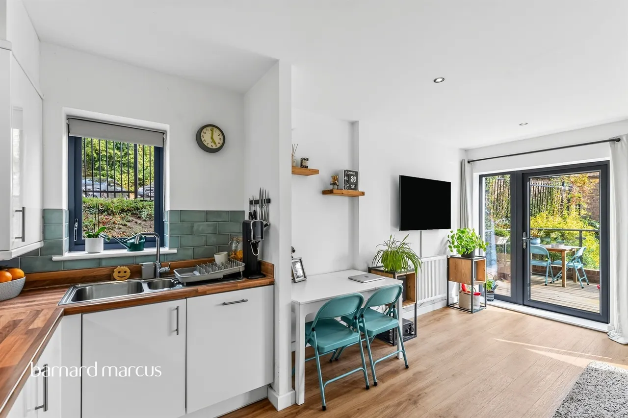 Broadash Close, London, photo 6