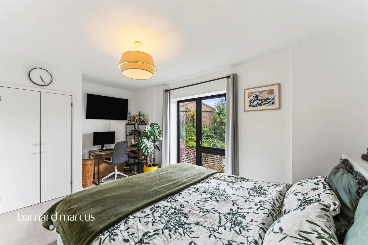 Broadash Close, London, photo 11