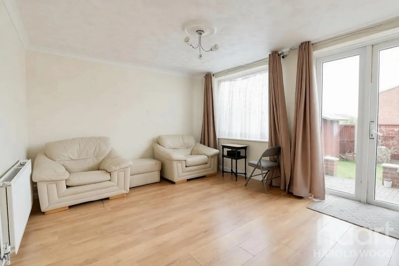 Petersfield Avenue, Harold Hill, RM3, photo 3
