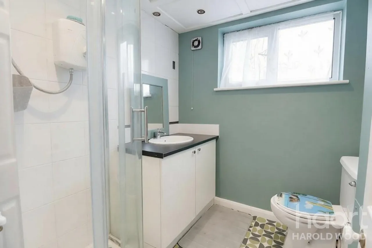 Petersfield Avenue, Harold Hill, RM3, photo 12
