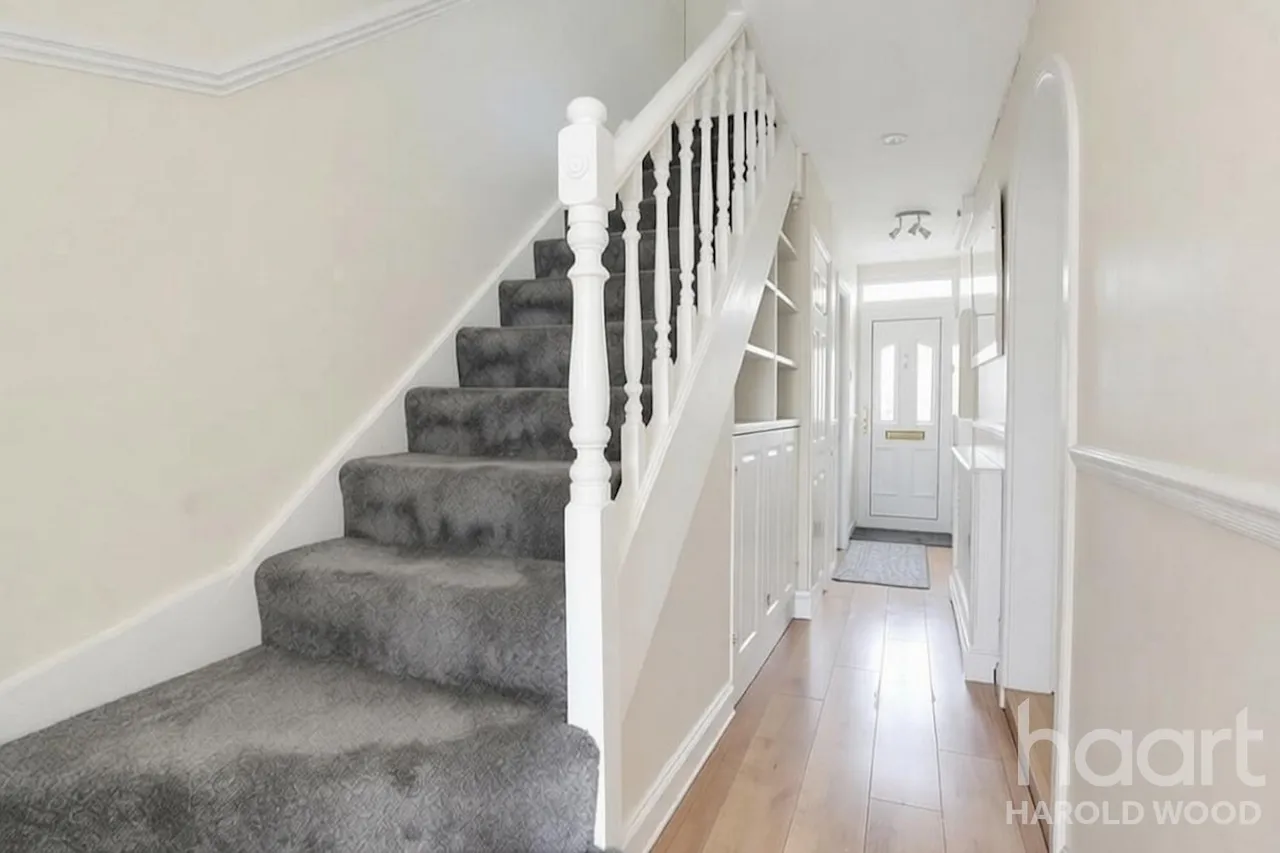 Petersfield Avenue, Harold Hill, RM3, photo 7