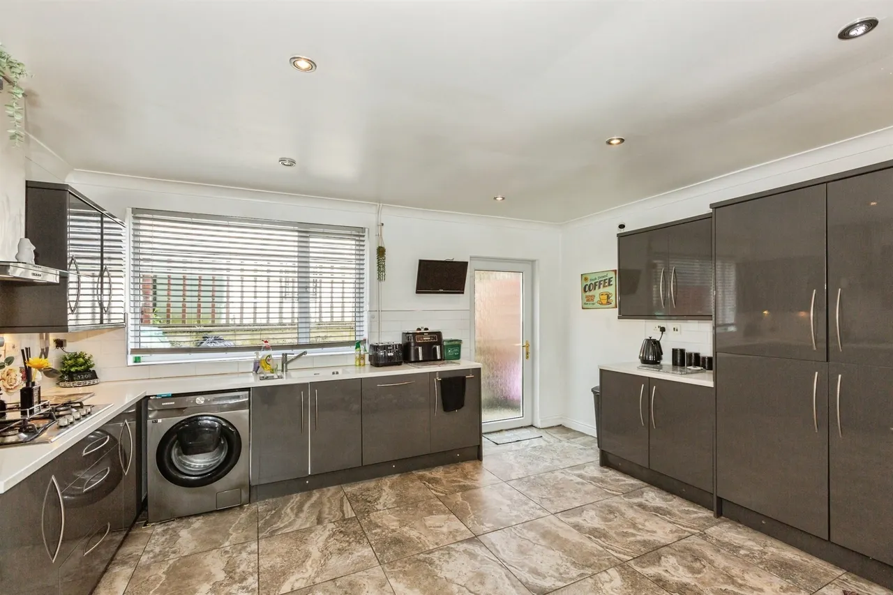 Carmarthen Road, Swansea, SA5, photo 9
