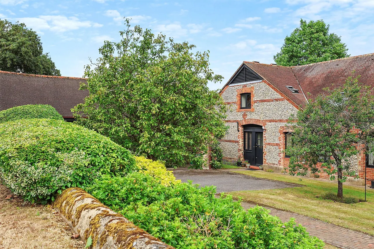 3 bed property for sale, Glebe Road, Dorking, RH4