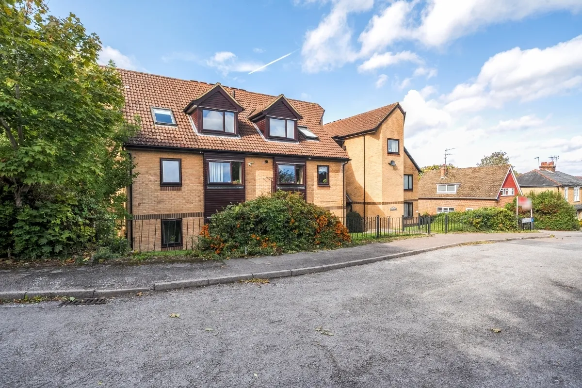 2 bed flat to rent, Clarendon Road, AL5