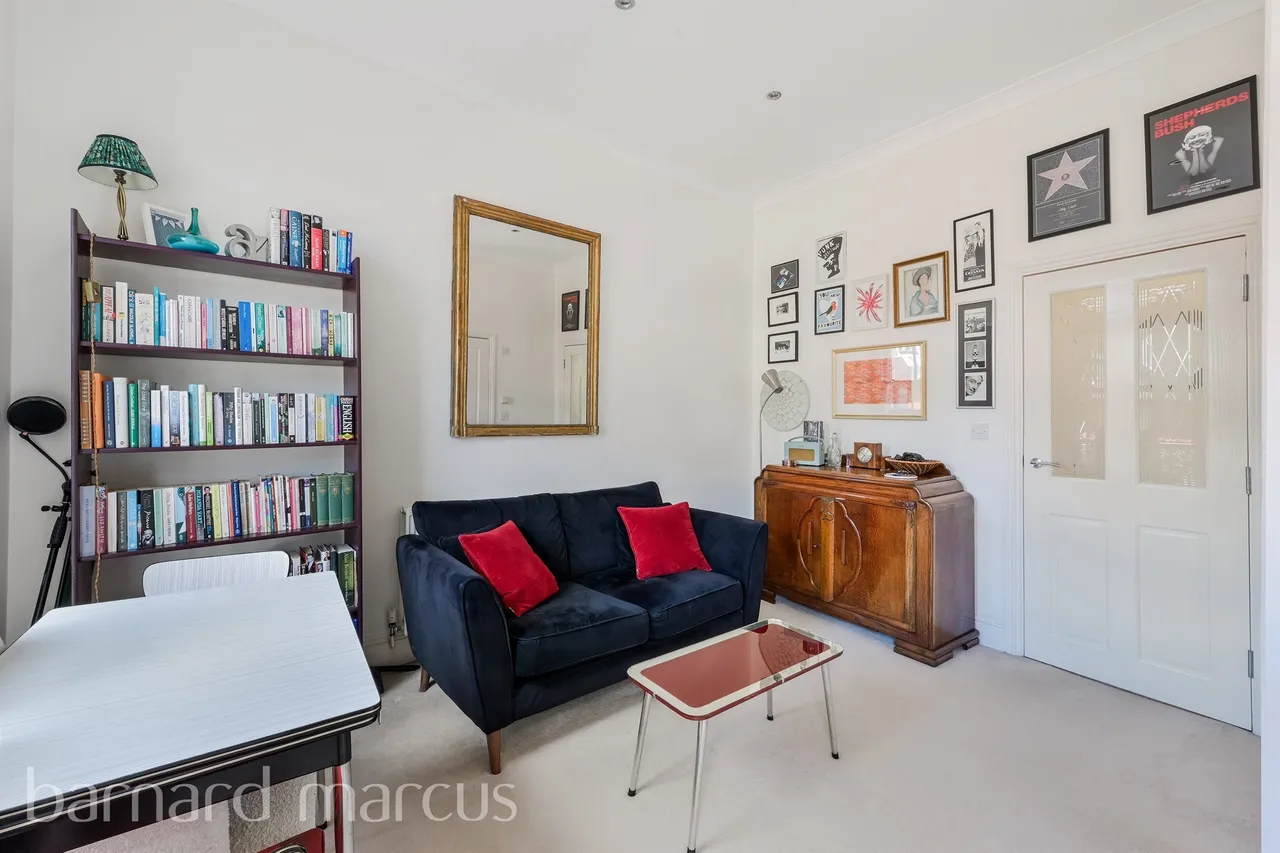1 bed flat for sale — High Street, Dorking